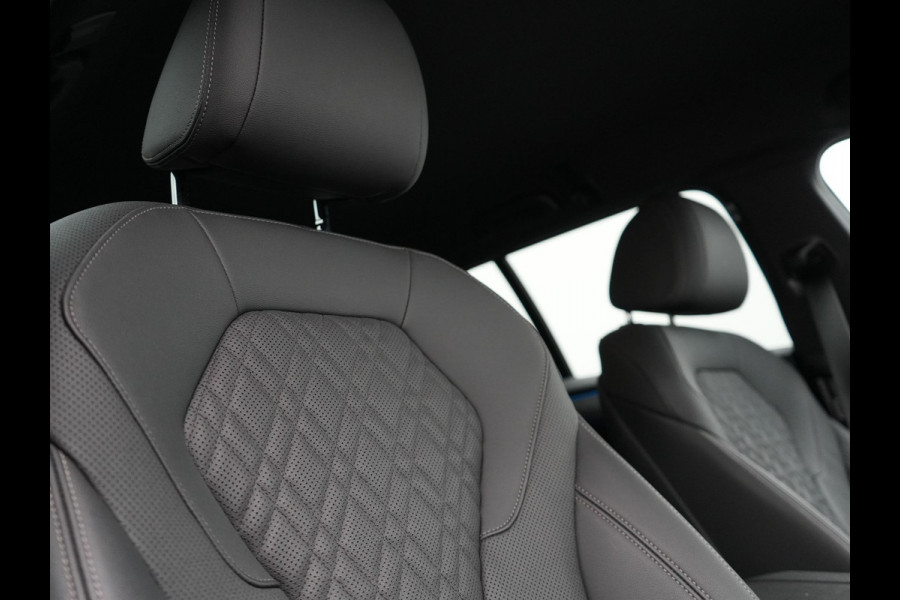BMW 5 Serie Touring 530e Business Edition Plus Plug In Hybrid Dealer O.H PHEV | Trekhaak af Fabriek | Lederen Sportstoelen Verwarmd | Comfort Access | Camera | Parkassist | Apple Carplay | Sfeerverlichting |