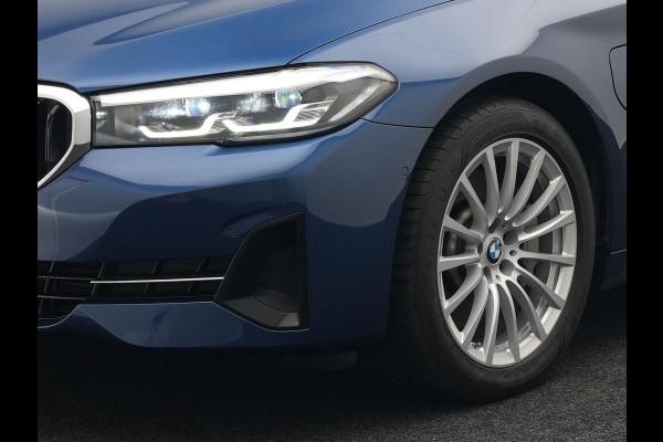 BMW 5 Serie Touring 530e Business Edition Plus Plug In Hybrid Dealer O.H PHEV | Trekhaak af Fabriek | Lederen Sportstoelen Verwarmd | Comfort Access | Camera | Parkassist | Apple Carplay | Sfeerverlichting |