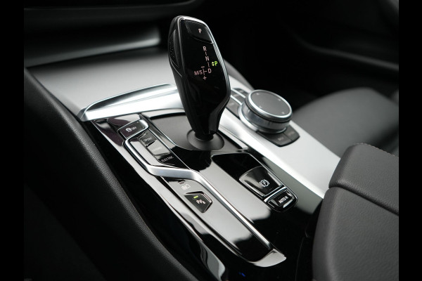 BMW 5 Serie Touring 530e Business Edition Plus Plug In Hybrid Dealer O.H PHEV | Trekhaak af Fabriek | Lederen Sportstoelen Verwarmd | Comfort Access | Camera | Parkassist | Apple Carplay | Sfeerverlichting |