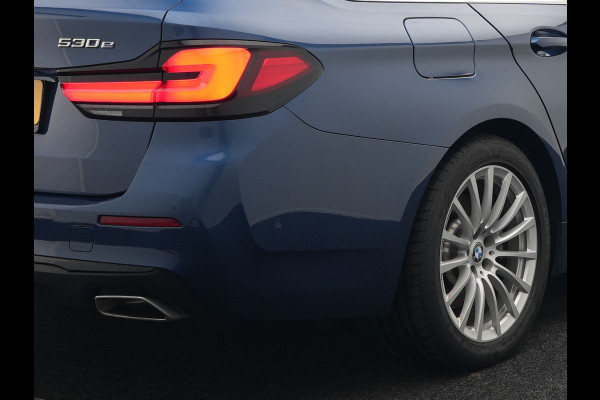 BMW 5 Serie Touring 530e Business Edition Plus Plug In Hybrid Dealer O.H PHEV | Trekhaak af Fabriek | Lederen Sportstoelen Verwarmd | Comfort Access | Camera | Parkassist | Apple Carplay | Sfeerverlichting |