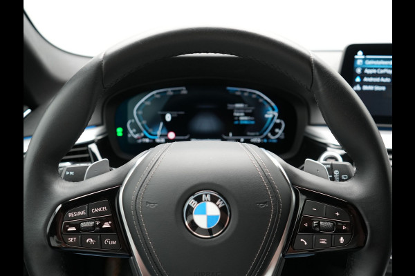 BMW 5 Serie Touring 530e Business Edition Plus Plug In Hybrid Dealer O.H PHEV | Trekhaak af Fabriek | Lederen Sportstoelen Verwarmd | Comfort Access | Camera | Parkassist | Apple Carplay | Sfeerverlichting |