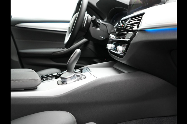 BMW 5 Serie Touring 530e Business Edition Plus Plug In Hybrid Dealer O.H PHEV | Trekhaak af Fabriek | Lederen Sportstoelen Verwarmd | Comfort Access | Camera | Parkassist | Apple Carplay | Sfeerverlichting |