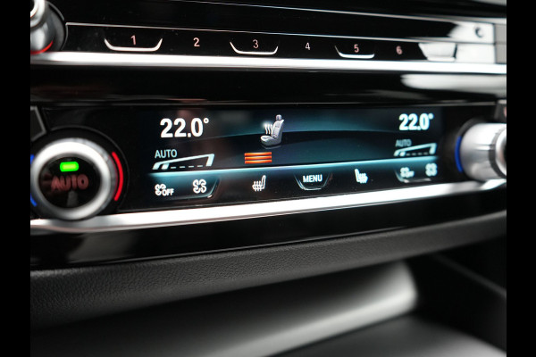BMW 5 Serie Touring 530e Business Edition Plus Plug In Hybrid Dealer O.H PHEV | Trekhaak af Fabriek | Lederen Sportstoelen Verwarmd | Comfort Access | Camera | Parkassist | Apple Carplay | Sfeerverlichting |