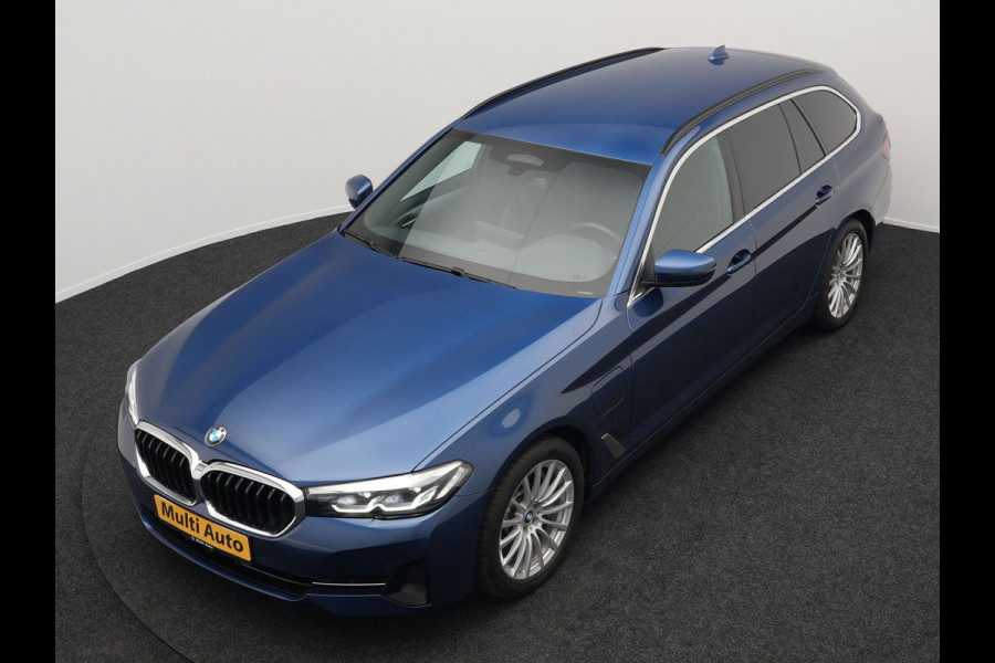 BMW 5 Serie Touring 530e Business Edition Plus Plug In Hybrid Dealer O.H PHEV | Trekhaak af Fabriek | Lederen Sportstoelen Verwarmd | Comfort Access | Camera | Parkassist | Apple Carplay | Sfeerverlichting |