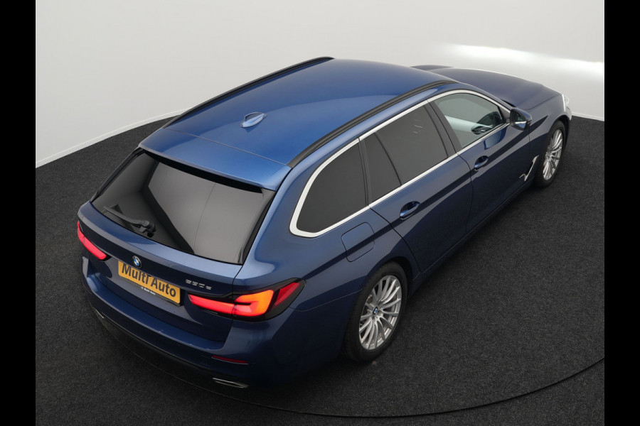 BMW 5 Serie Touring 530e Business Edition Plus Plug In Hybrid Dealer O.H PHEV | Trekhaak af Fabriek | Lederen Sportstoelen Verwarmd | Comfort Access | Camera | Parkassist | Apple Carplay | Sfeerverlichting |