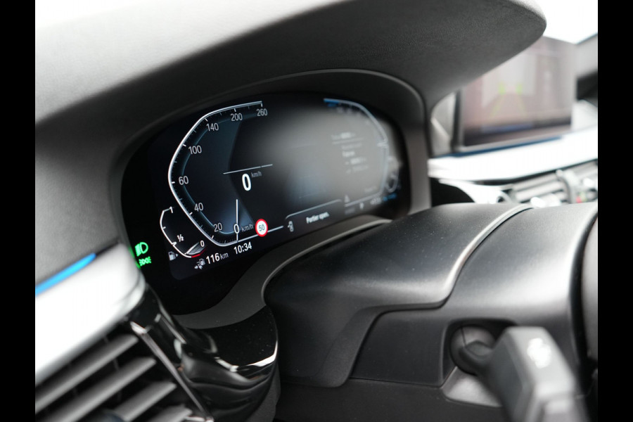 BMW 5 Serie Touring 530e Business Edition Plus Plug In Hybrid Dealer O.H PHEV | Trekhaak af Fabriek | Lederen Sportstoelen Verwarmd | Comfort Access | Camera | Parkassist | Apple Carplay | Sfeerverlichting |