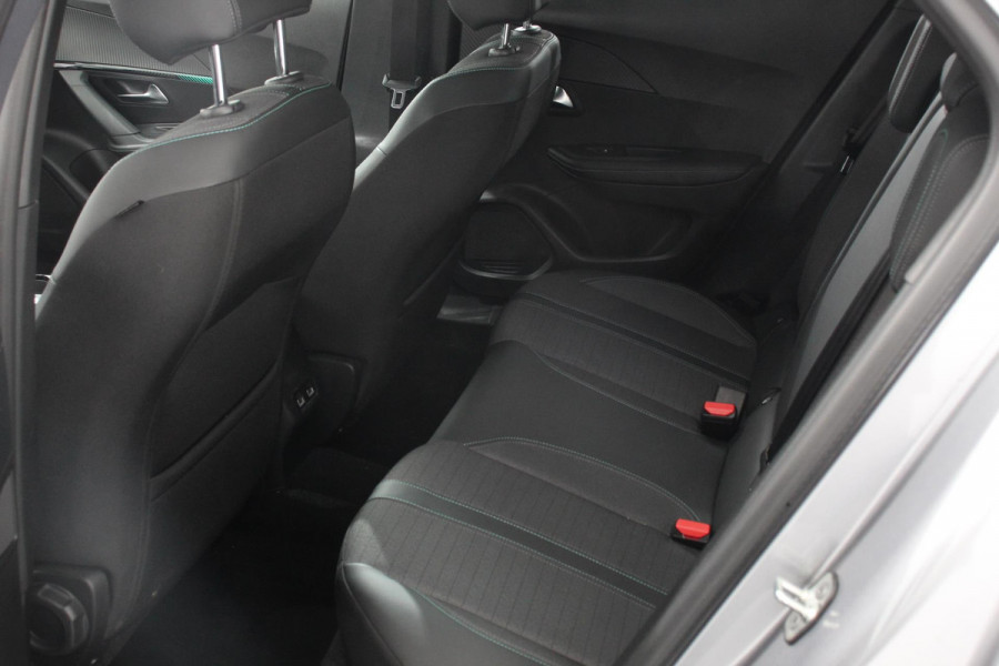 Peugeot 2008 1.2 PureTech 130pk Allure | DEMO ! | | Navigatie | Apple Carplay/Android Auto | Parkeersensor achter | Achteruitrijcamera | Cruise Control | Climate Control | Ledverlichting | Getinte ramen