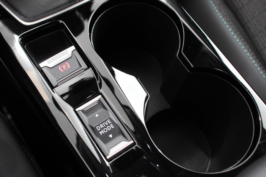 Peugeot 2008 1.2 PureTech 130pk Allure | DEMO ! | | Navigatie | Apple Carplay/Android Auto | Parkeersensor achter | Achteruitrijcamera | Cruise Control | Climate Control | Ledverlichting | Getinte ramen