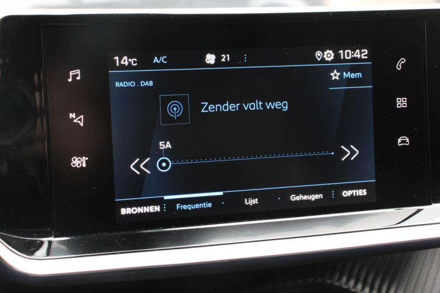 Peugeot 2008 1.2 PureTech 130pk Allure | DEMO ! | | Navigatie | Apple Carplay/Android Auto | Parkeersensor achter | Achteruitrijcamera | Cruise Control | Climate Control | Ledverlichting | Getinte ramen