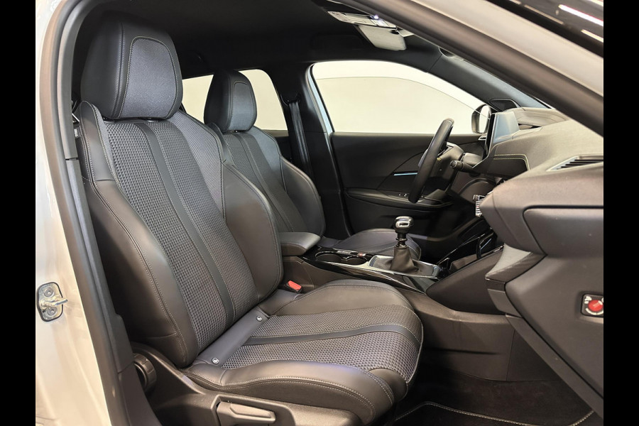 Peugeot 2008 1.2 PureTech 130 GT Black Style Airco ECC Navi Carplay Cruise Control PDC VA + Camera Full LED 17" LM Velgen