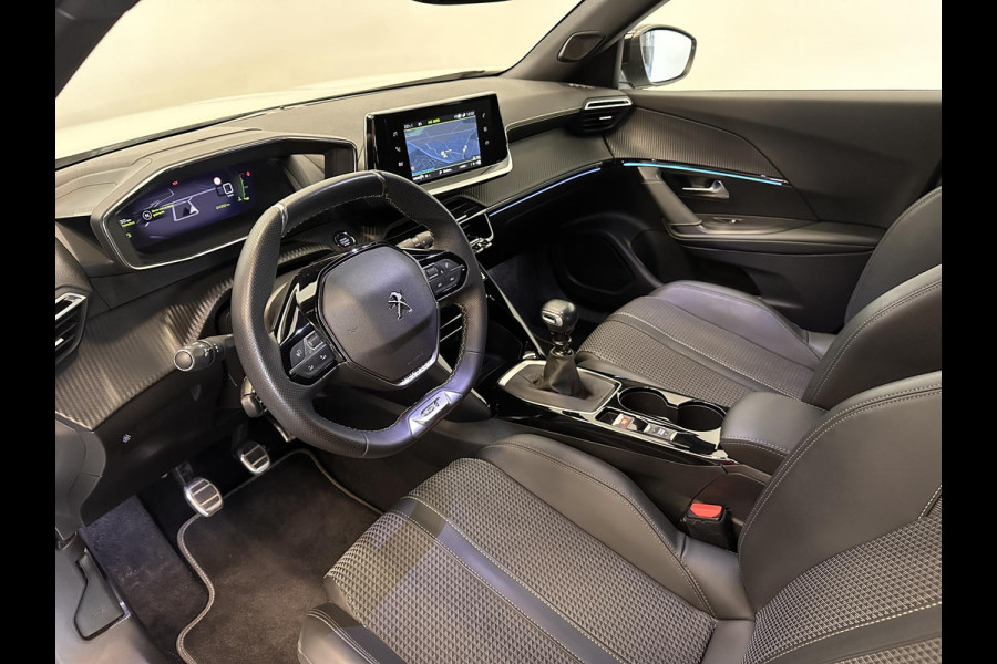 Peugeot 2008 1.2 PureTech 130 GT Black Style Airco ECC Navi Carplay Cruise Control PDC VA + Camera Full LED 17" LM Velgen