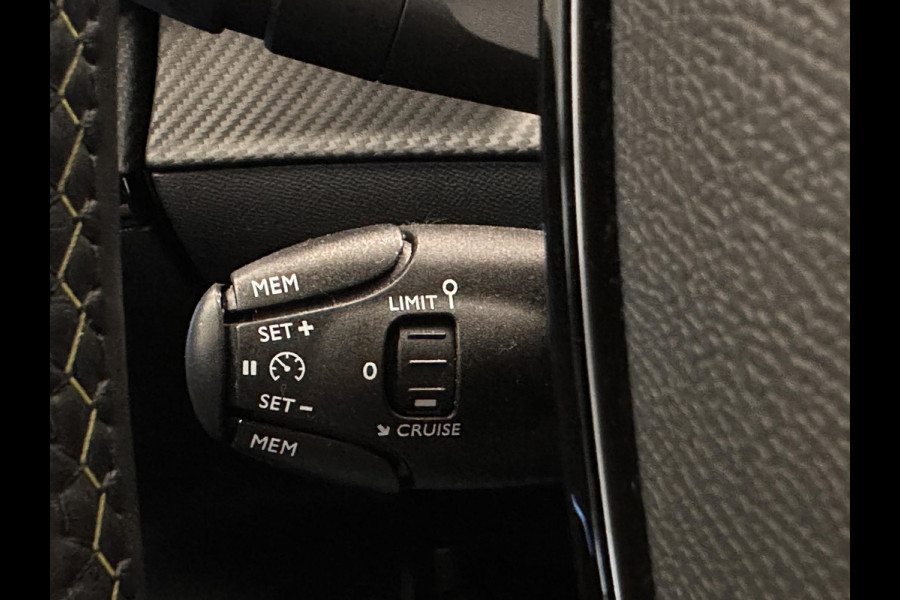 Peugeot 2008 1.2 PureTech 130 GT Black Style Airco ECC Navi Carplay Cruise Control PDC VA + Camera Full LED 17" LM Velgen