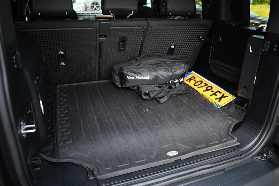 Land Rover Defender P400e 110 X Urban 22inch Trekh Pano PPF HUD 360 ACC