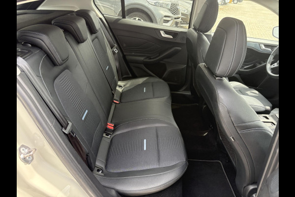 Ford Focus 1.0 EcoBoost Active Business 125pk | Winterpack | Adaptieve Cruise | Design Pack | Trekhaak | Zwart Dak | 18 inch Lichtmetaal | Full LED