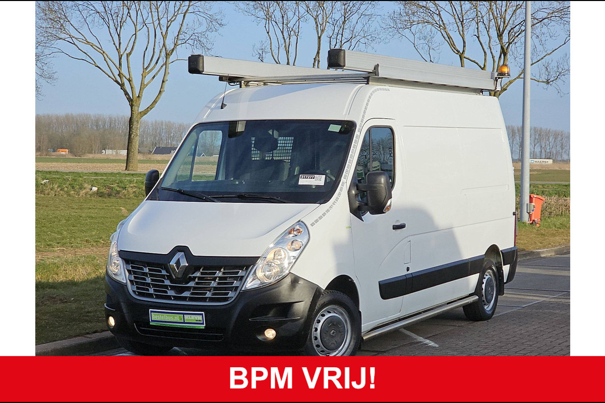 Renault Master T35 2.3 dCi L2H2 Airco Euro6 NAP Imperiaal Trekhaak Sidebars Oh-Historie! Renault Master T35 2.3 dCi L2H2 Airco Euro6 NAP Imperiaal Trekhaak Sidebars Oh-Historie!