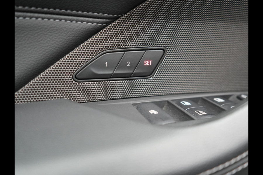 BMW 4 Serie Cabrio 420i M Sport Dealer O.H Sanremo Green | Lederen Sportstoelen Memory | Harman Kardon | Nekverwarming | 19"L.M | Apple Carplay | Trekhaak Afn. | Sfeerverlichting |