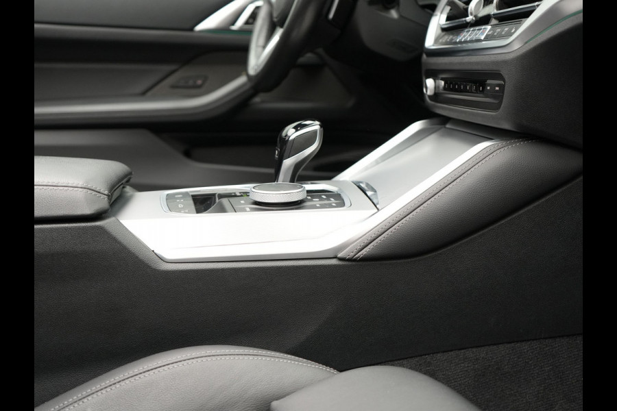 BMW 4 Serie Cabrio 420i M Sport Dealer O.H Sanremo Green | Lederen Sportstoelen Memory | Harman Kardon | Nekverwarming | 19"L.M | Apple Carplay | Trekhaak Afn. | Sfeerverlichting |