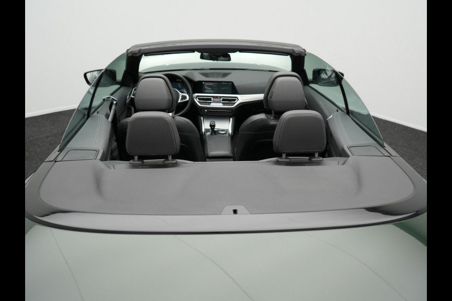 BMW 4 Serie Cabrio 420i M Sport Dealer O.H Sanremo Green | Lederen Sportstoelen Memory | Harman Kardon | Nekverwarming | 19"L.M | Apple Carplay | Trekhaak Afn. | Sfeerverlichting |