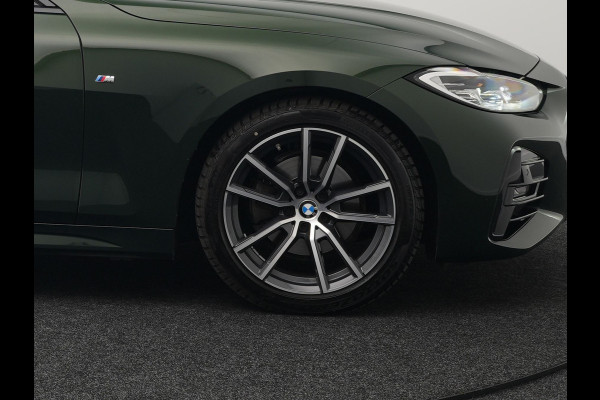 BMW 4 Serie Cabrio 420i M Sport Dealer O.H Sanremo Green | Lederen Sportstoelen Memory | Harman Kardon | Nekverwarming | 19"L.M | Apple Carplay | Trekhaak Afn. | Sfeerverlichting |