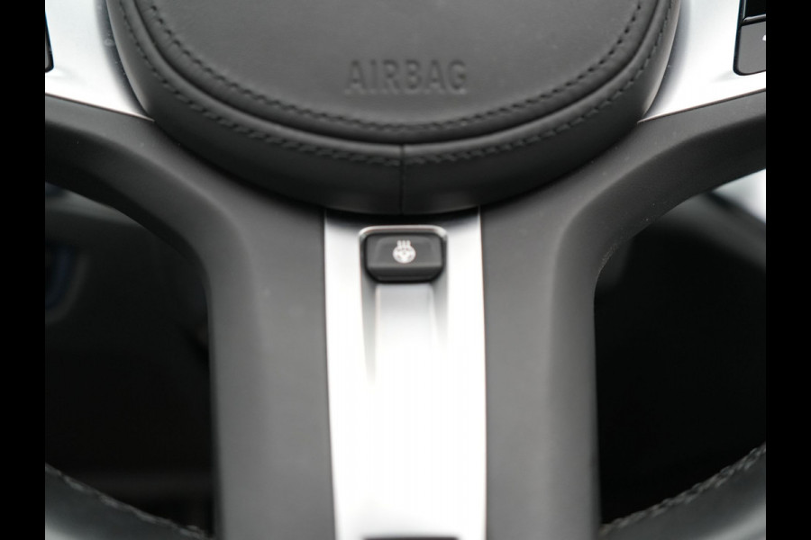 BMW 4 Serie Cabrio 420i M Sport Dealer O.H Sanremo Green | Lederen Sportstoelen Memory | Harman Kardon | Nekverwarming | 19"L.M | Apple Carplay | Trekhaak Afn. | Sfeerverlichting |