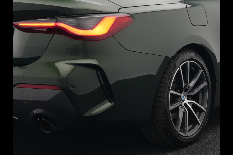 BMW 4 Serie Cabrio 420i M Sport Dealer O.H Sanremo Green | Lederen Sportstoelen Memory | Harman Kardon | Nekverwarming | 19"L.M | Apple Carplay | Trekhaak Afn. | Sfeerverlichting |