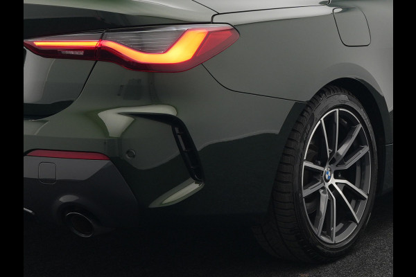 BMW 4 Serie Cabrio 420i M Sport Dealer O.H Sanremo Green | Lederen Sportstoelen Memory | Harman Kardon | Nekverwarming | 19"L.M | Apple Carplay | Trekhaak Afn. | Sfeerverlichting |