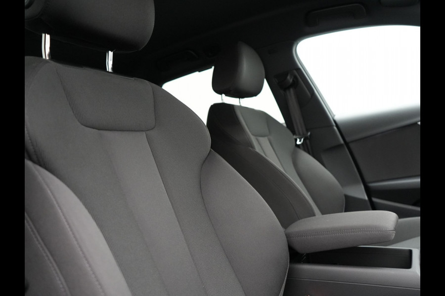 Audi A4 Avant 35 TFSI S Line 2.0 TFSI 150pk | Trekhaak af Fabriek | Adaptive Cruise | Apple Carplay | Sportstoelen Verwarmd | 18"L.M | BLIS | Virtual |