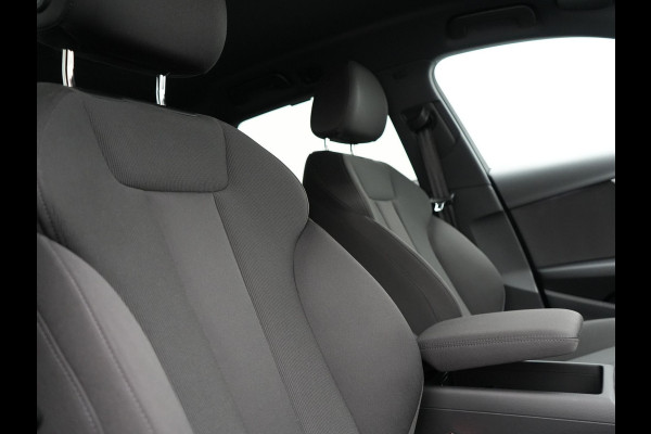 Audi A4 Avant 35 TFSI S Line 2.0 TFSI 150pk | Trekhaak af Fabriek | Adaptive Cruise | Apple Carplay | Sportstoelen Verwarmd | 18"L.M | BLIS | Virtual |