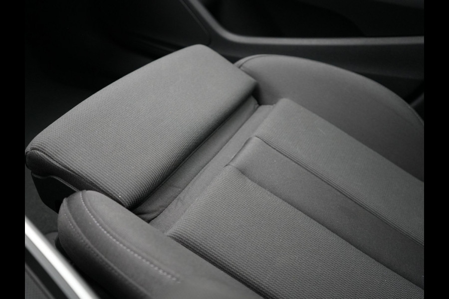 Audi A4 Avant 35 TFSI S Line 2.0 TFSI 150pk | Trekhaak af Fabriek | Adaptive Cruise | Apple Carplay | Sportstoelen Verwarmd | 18"L.M | BLIS | Virtual |