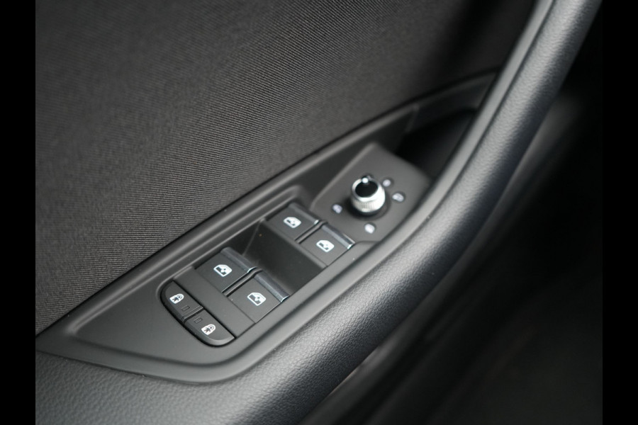 Audi A4 Avant 35 TFSI S Line 2.0 TFSI 150pk | Trekhaak af Fabriek | Adaptive Cruise | Apple Carplay | Sportstoelen Verwarmd | 18"L.M | BLIS | Virtual |