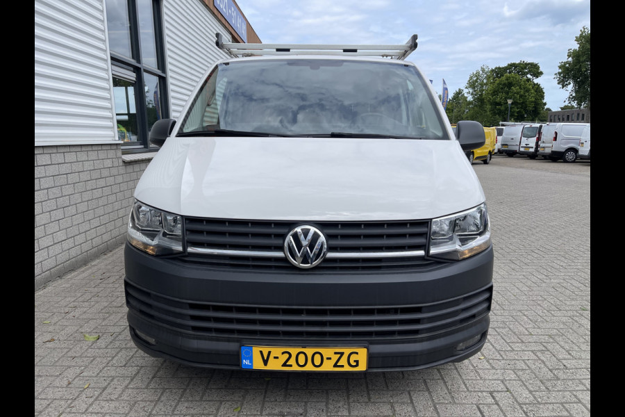 Volkswagen Transporter 2.0 TDI 102pk L1H1 Comfortline / bpm vrij / euro 6 diesel / prijs rijklaar € 16.950 ex btw / lease vanaf € 285 / Bott ingerichte laadruimte / airco / cruise / trekhaak 2200 kg !