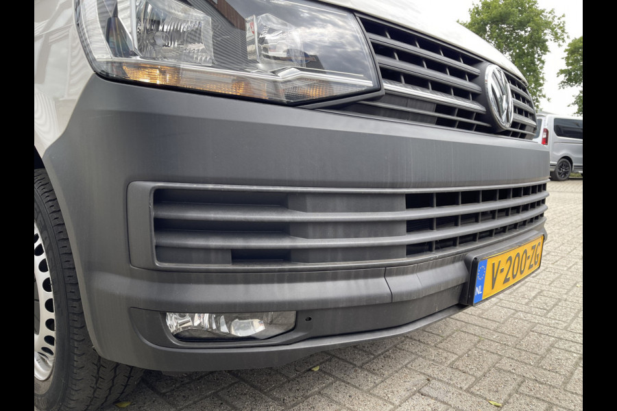 Volkswagen Transporter 2.0 TDI 102pk L1H1 Comfortline / bpm vrij / euro 6 diesel / prijs rijklaar € 16.950 ex btw / lease vanaf € 285 / Bott ingerichte laadruimte / airco / cruise / trekhaak 2200 kg !