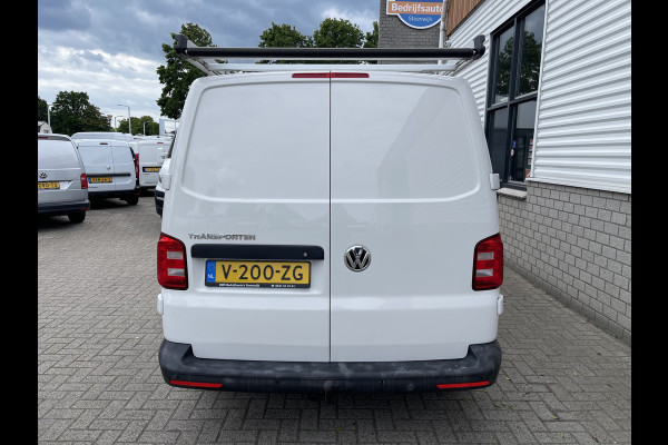 Volkswagen Transporter 2.0 TDI 102pk L1H1 Comfortline / bpm vrij / euro 6 diesel / prijs rijklaar € 16.950 ex btw / lease vanaf € 285 / Bott ingerichte laadruimte / airco / cruise / trekhaak 2200 kg !