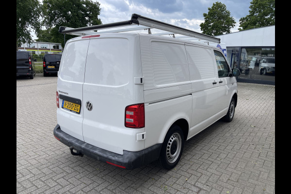 Volkswagen Transporter 2.0 TDI 102pk L1H1 Comfortline / bpm vrij / euro 6 diesel / prijs rijklaar € 16.950 ex btw / lease vanaf € 285 / Bott ingerichte laadruimte / airco / cruise / trekhaak 2200 kg !