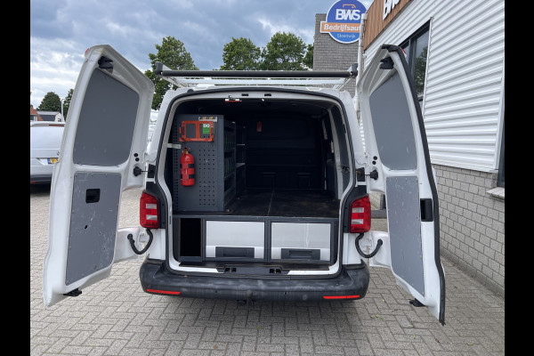 Volkswagen Transporter 2.0 TDI 102pk L1H1 Comfortline / bpm vrij / euro 6 diesel / prijs rijklaar € 16.950 ex btw / lease vanaf € 285 / Bott ingerichte laadruimte / airco / cruise / trekhaak 2200 kg !
