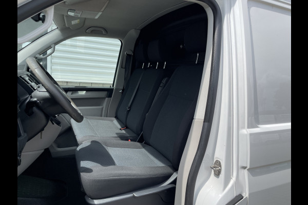 Volkswagen Transporter 2.0 TDI 102pk L1H1 Comfortline / bpm vrij / euro 6 diesel / prijs rijklaar € 16.950 ex btw / lease vanaf € 285 / Bott ingerichte laadruimte / airco / cruise / trekhaak 2200 kg !
