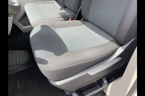 Volkswagen Transporter 2.0 TDI 102pk L1H1 Comfortline / bpm vrij / euro 6 diesel / prijs rijklaar € 16.950 ex btw / lease vanaf € 285 / Bott ingerichte laadruimte / airco / cruise / trekhaak 2200 kg !