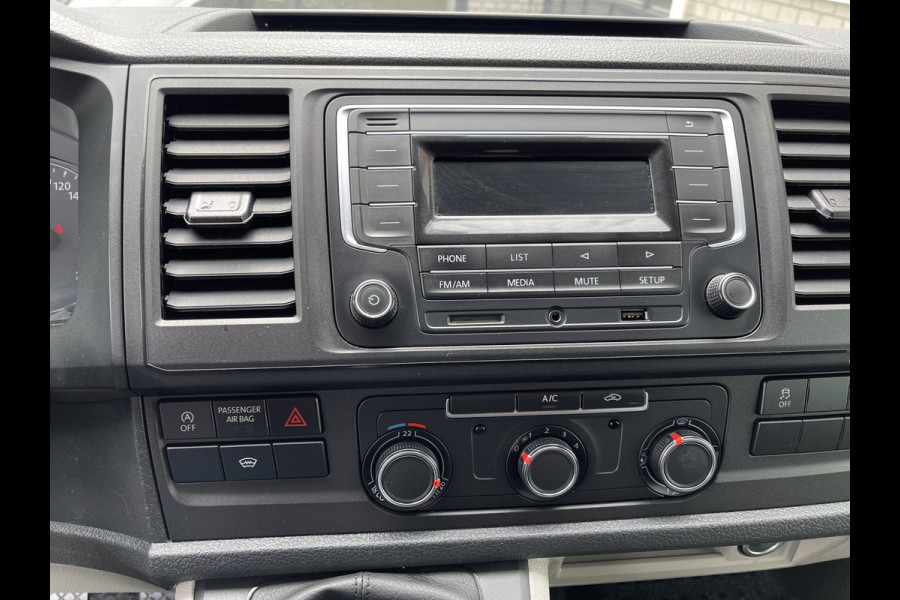 Volkswagen Transporter 2.0 TDI 102pk L1H1 Comfortline / bpm vrij / euro 6 diesel / prijs rijklaar € 16.950 ex btw / lease vanaf € 285 / Bott ingerichte laadruimte / airco / cruise / trekhaak 2200 kg !