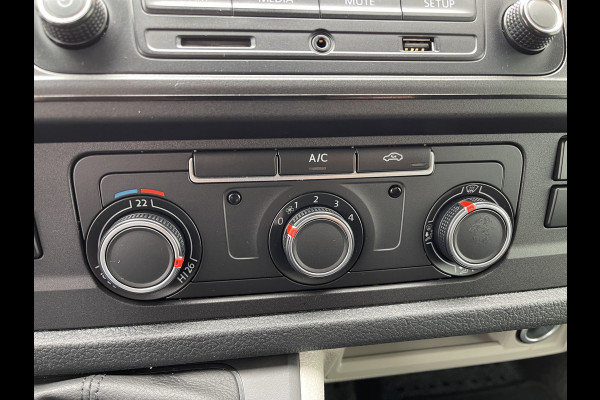 Volkswagen Transporter 2.0 TDI 102pk L1H1 Comfortline / bpm vrij / euro 6 diesel / prijs rijklaar € 16.950 ex btw / lease vanaf € 285 / Bott ingerichte laadruimte / airco / cruise / trekhaak 2200 kg !