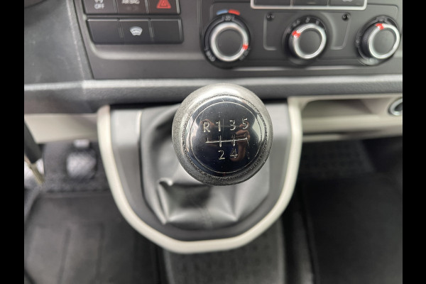 Volkswagen Transporter 2.0 TDI 102pk L1H1 Comfortline / bpm vrij / euro 6 diesel / prijs rijklaar € 16.950 ex btw / lease vanaf € 285 / Bott ingerichte laadruimte / airco / cruise / trekhaak 2200 kg !