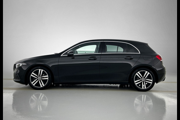 Mercedes-Benz A-Klasse 160 Advantage % spaaks lichtmetalen velgen | MBUX wide screen | Navigatie | Parking support met  camera achter | Inclusief 24 maanden Mercedes-Benz Certified garantie voor Europa.