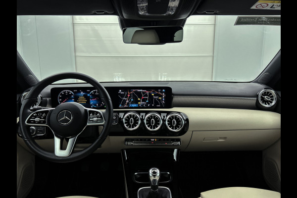 Mercedes-Benz A-Klasse 160 Advantage % spaaks lichtmetalen velgen | MBUX wide screen | Navigatie | Parking support met  camera achter | Inclusief 24 maanden Mercedes-Benz Certified garantie voor Europa.