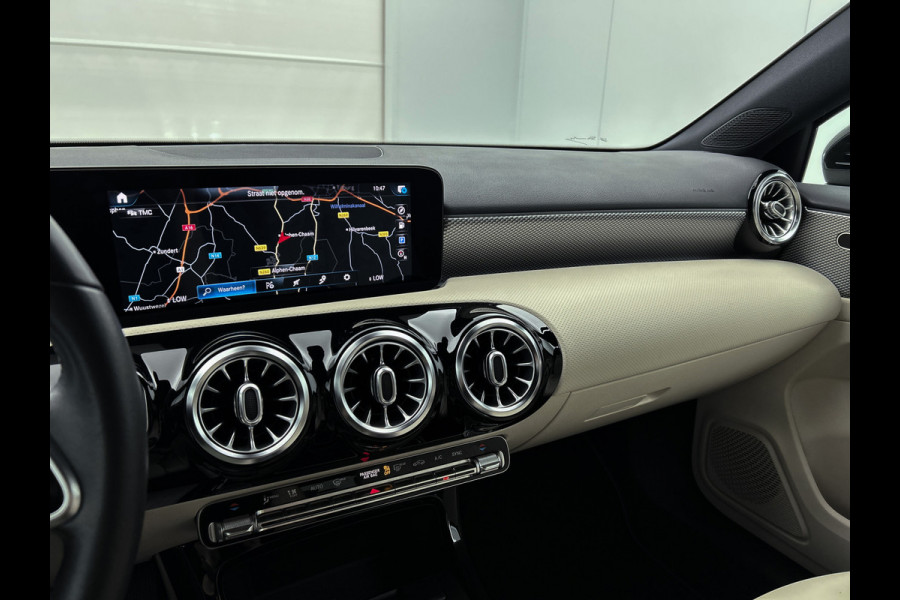 Mercedes-Benz A-Klasse 160 Advantage % spaaks lichtmetalen velgen | MBUX wide screen | Navigatie | Parking support met  camera achter | Inclusief 24 maanden Mercedes-Benz Certified garantie voor Europa.