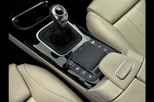 Mercedes-Benz A-Klasse 160 Advantage % spaaks lichtmetalen velgen | MBUX wide screen | Navigatie | Parking support met  camera achter | Inclusief 24 maanden Mercedes-Benz Certified garantie voor Europa.