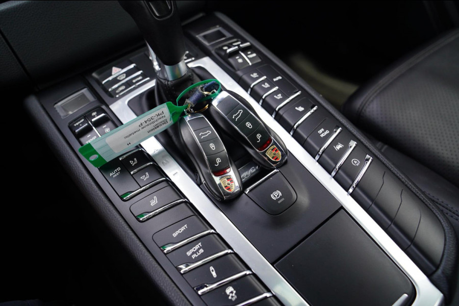 Porsche Macan 2.0 | Panorama | Bose Sound System | PASM | Sport Chrono | Stoelverwarming | Facelift | Comfortstoelen | Lane Assist