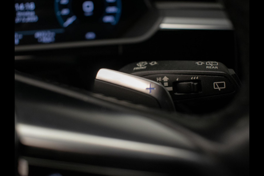 Audi e-tron E-tron 50 quattro Launch Sport (APPLE CARPLAY,LED,XENON,MEMORY,PDC,DIGITALE DASH,GETINT,NETTESTAAT)