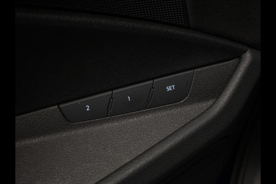 Audi e-tron E-tron 50 quattro Launch Sport (APPLE CARPLAY,LED,XENON,MEMORY,PDC,DIGITALE DASH,GETINT,NETTESTAAT)