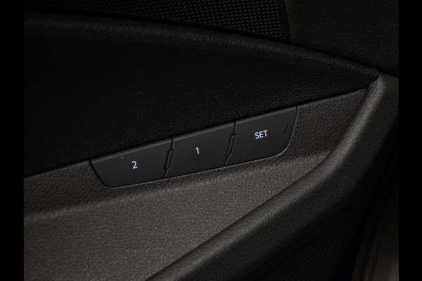 Audi e-tron E-tron 50 quattro Launch Sport (APPLE CARPLAY,LED,XENON,MEMORY,PDC,DIGITALE DASH,GETINT,NETTESTAAT)