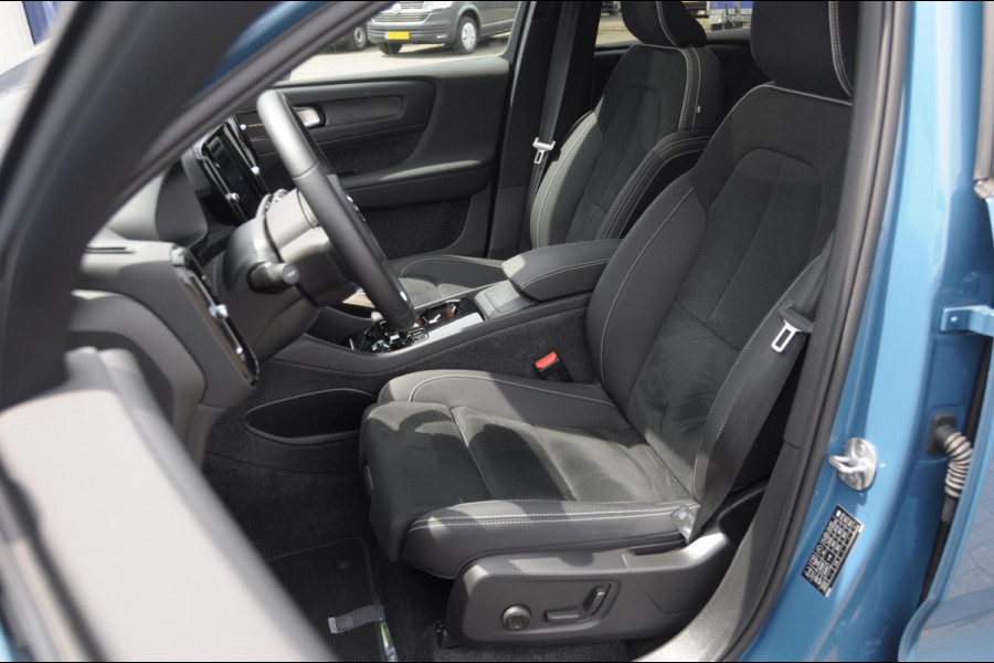 Volvo C40 Single Motor Extended Range Ultimate 82 kWh / Adaptieve cruise control / Parkeersensoren met 360 camera / Apple carplay / Keyless entry / Elektrische achterklep / Stoel - en stuurwielverwarming / Elektrische stoelen met geheugen / Harman Kardon audio