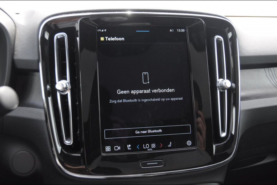 Volvo C40 Single Motor Extended Range Ultimate 82 kWh / Adaptieve cruise control / Parkeersensoren met 360 camera / Apple carplay / Keyless entry / Elektrische achterklep / Stoel - en stuurwielverwarming / Elektrische stoelen met geheugen / Harman Kardon audio
